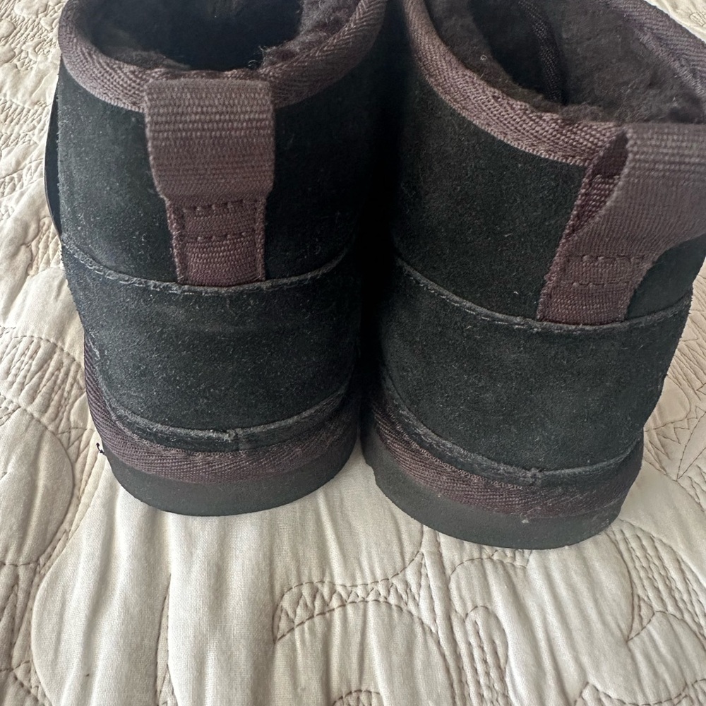 UGG unisex Black Boots with Logo Strap sheep 🐑 wool.Condition NWT - Picture 2 of 5